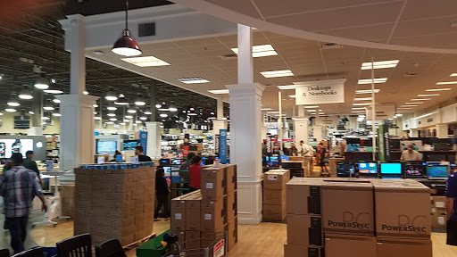 Computer Store «Micro Center», reviews and photos, 263 McLean Blvd, Paterson, NJ 07504, USA