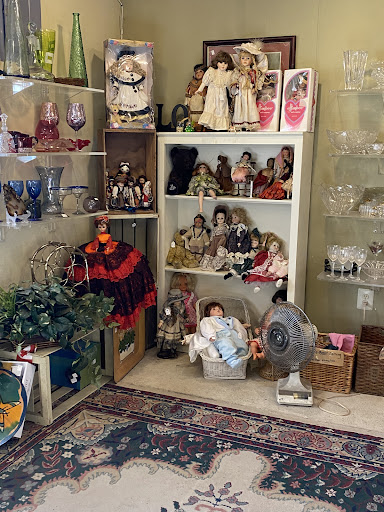 Thrift Store «Bryn Athyn Thrift Shop», reviews and photos, 510 Tomlinson Rd, Huntingdon Valley, PA 19006, USA