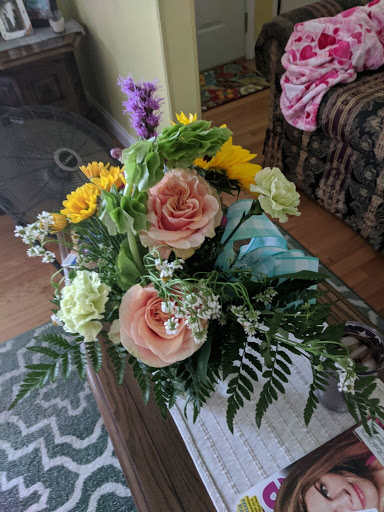 Florist «Mt Washington Florist», reviews and photos, 145 N Bardstown Rd, Mt Washington, KY 40047, USA