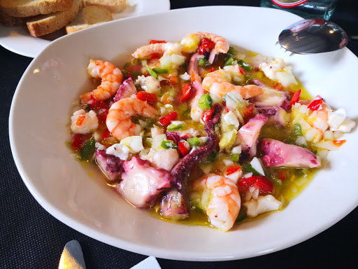 Comida y bebida