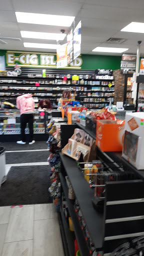 Tobacco Shop «Tundra Smoke Shop», reviews and photos, 2719 S Oneida St, Green Bay, WI 54304, USA