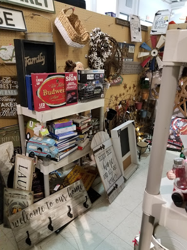 Flea Market «Trader Buck’s Flea Markets», reviews and photos, 1659 Eastway Dr, Crawfordsville, IN 47933, USA