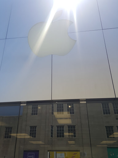 Computer Store «Apple Suburban Square», reviews and photos, 61 Saint James Pl, Ardmore, PA 19003, USA