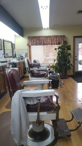 Barber Shop «Worthington Barber Shop», reviews and photos, 24 W New England Ave, Worthington, OH 43085, USA