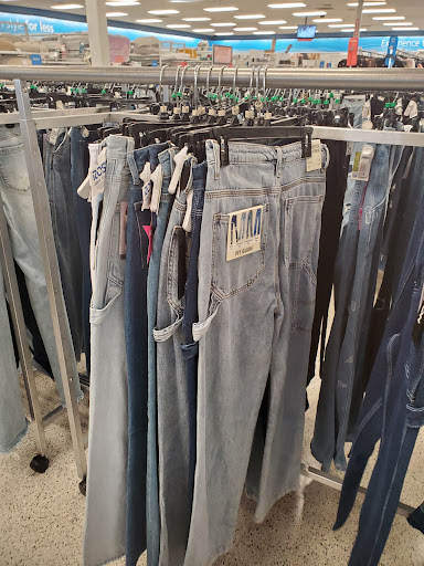 Clothing Store «Ross Dress for Less», reviews and photos, 8090 Mall Pkwy, Lithonia, GA 30038, USA