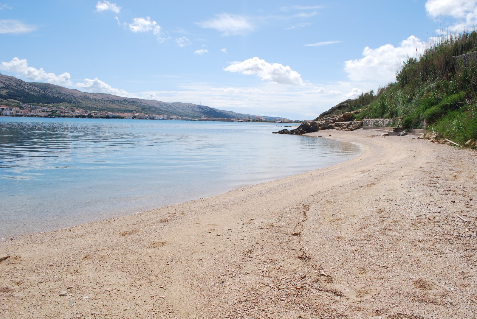 Φωτογραφία του Vodice beach με μπεζ άμμος επιφάνεια