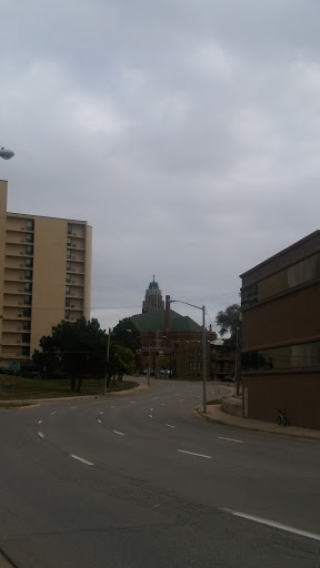 Dry Cleaner «Starcrest Cleaners», reviews and photos, 301 W Market St, Bloomington, IL 61701, USA