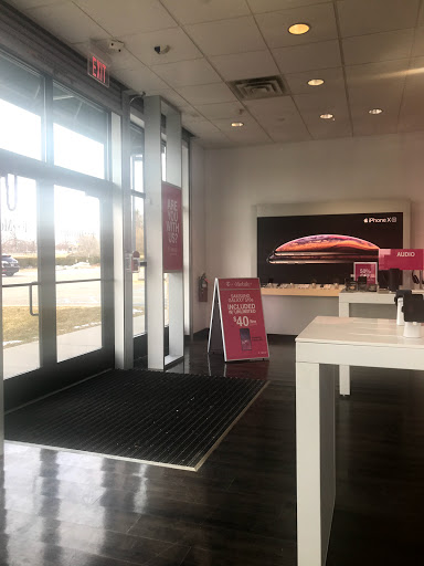 Cell Phone Store «T-Mobile», reviews and photos, 140 New Moriches Rd, Lake Grove, NY 11755, USA