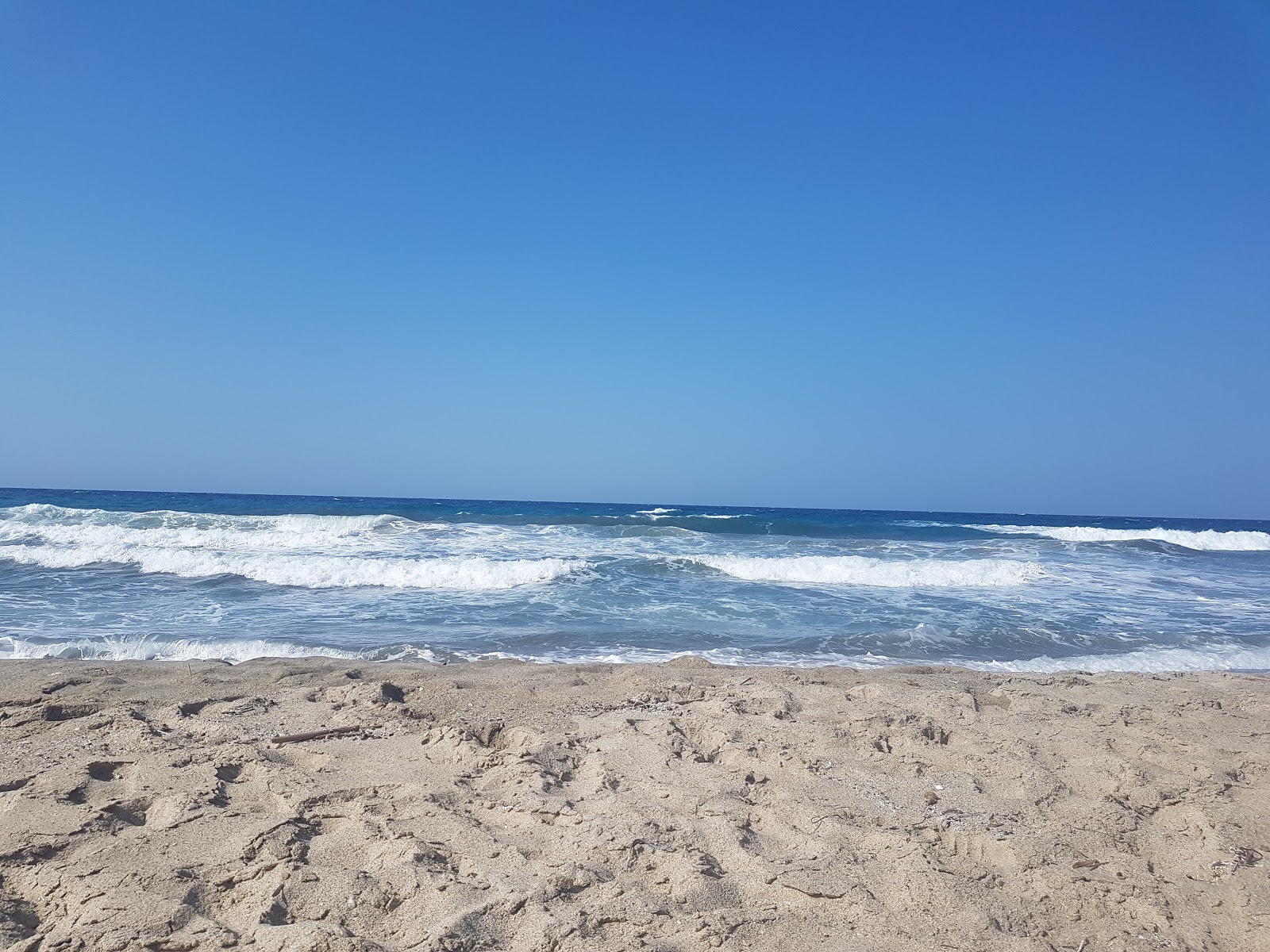 Amitis beach'in fotoğrafı imkanlar alanı