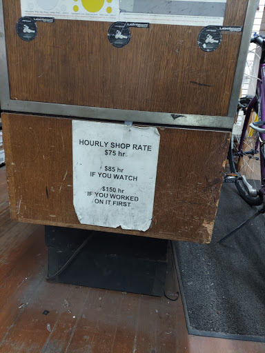 Bicycle Store «Roberts Cycle Shop Chicago», reviews and photos, 7054 N Clark St, Chicago, IL 60626, USA