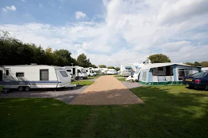 Walton on Thames Camping and Caravanning Club Site image