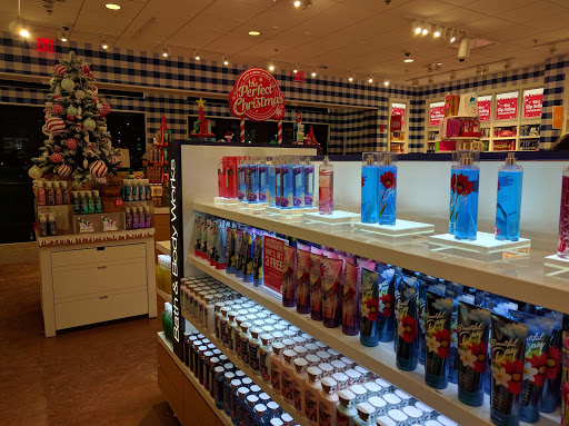 Beauty Supply Store «Bath & Body Works», reviews and photos, 1001 75th St, Woodridge, IL 60517, USA