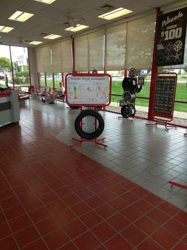 Tire Shop «Discount Tire Store - Howell, MI», reviews and photos, 3480 E Grand River Ave, Howell, MI 48843, USA