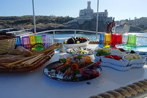 Barca Corto Maltese - Escursioni e Noleggio Barca Marzamemi image