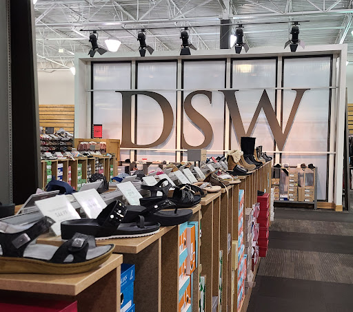 Shoe Store «DSW Designer Shoe Warehouse», reviews and photos, 702 Commons Dr, Geneva, IL 60134, USA