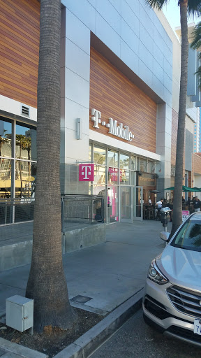 Cell Phone Store «T-Mobile», reviews and photos, 81 S Pine Ave, Long Beach, CA 90802, USA