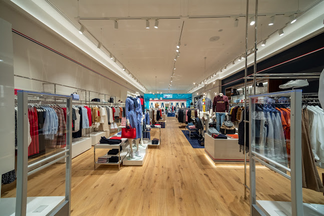 Opinii despre Tommy Hilfiger în Μαρούσι - Κατάστημα ρούχων