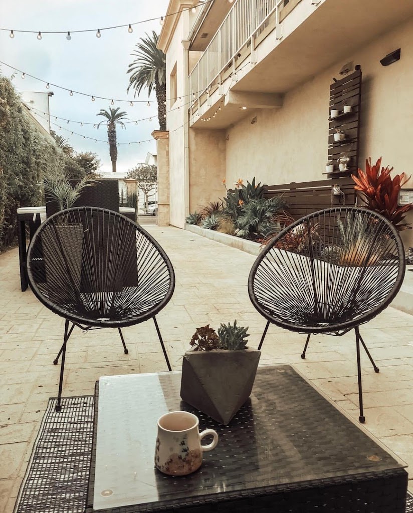 Beauty Bungalows 92648