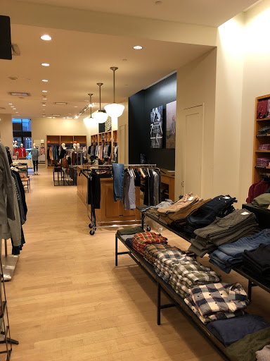 Clothing Store «J.Crew», reviews and photos, 29 Broadway, New Haven, CT 06511, USA