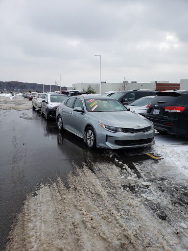 Car Dealer «Summit Place Kia», reviews and photos, 2200 Elizabeth Lake Rd, Waterford Twp, MI 48328, USA