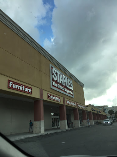 Office Supply Store «Staples», reviews and photos, 1700 W 49th St, Hialeah, FL 33012, USA