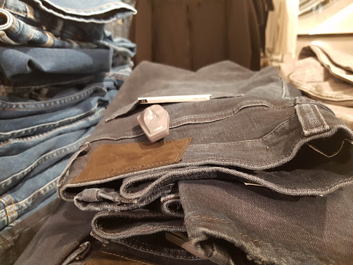 Stores to buy men's chino pants Granada