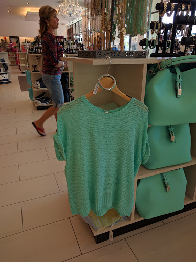 Fashion Accessories Store «Charming Charlie», reviews and photos, 2480 W Happy Valley Rd #1215, Phoenix, AZ 85085, USA