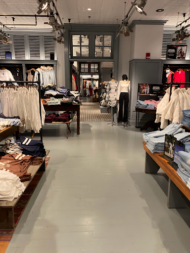 Clothing Store «Hollister Co.», reviews and photos, 30 Mall Dr W #234, Jersey City, NJ 07310, USA