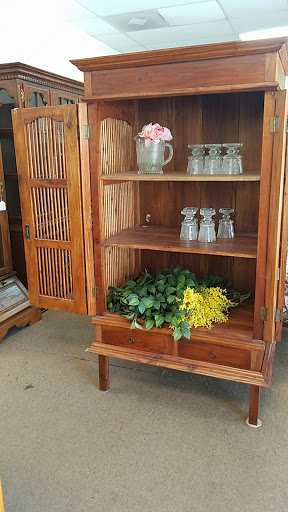 Furniture Store «Trading Places The Woodlands», reviews and photos, 28100 Robinson Rd, Conroe, TX 77385, USA