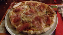 Pizza du Restaurant L'auberge du Hameau à Murat - n°3