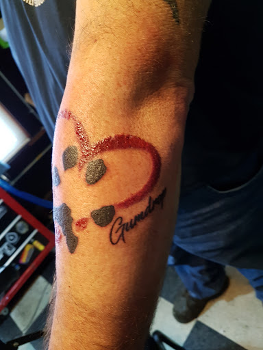 Tattoo Shop «Area 51 Tattoo», reviews and photos, 1802 Waterloo Rd, Cedar Falls, IA 50613, USA