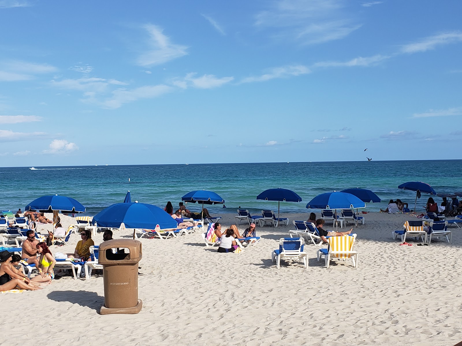 Foto de Praia de Sunny Isles - lugar popular entre os apreciadores de relaxamento