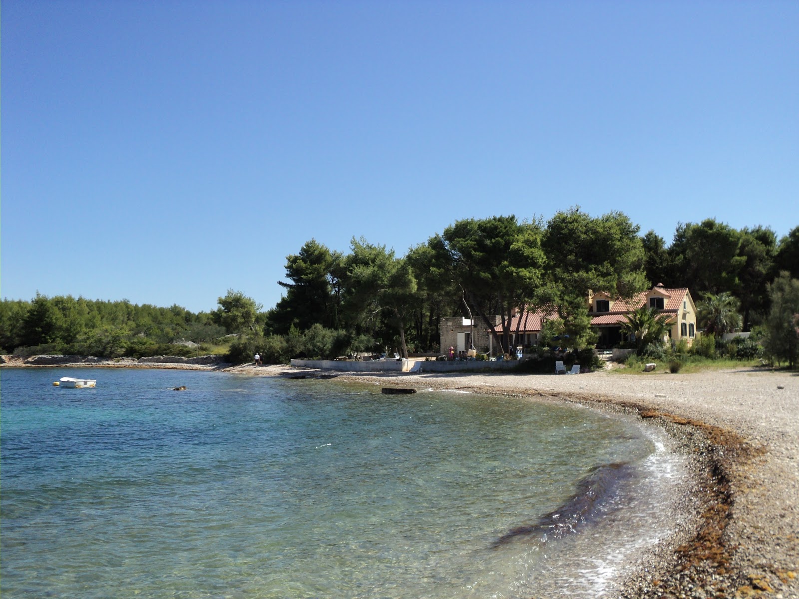 Foto av Mutnik beach - populär plats bland avkopplingskännare