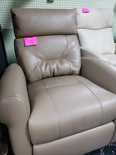 Flea Market «Springfield Flea Market & Gifts», reviews and photos, 1325 E Trafficway St, Springfield, MO 65802, USA