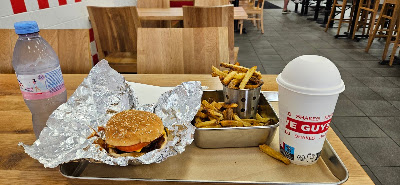Five Guys Marseille Les terrasses du port à Marseille