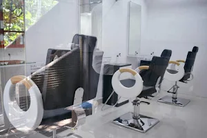 Fiza Salon image