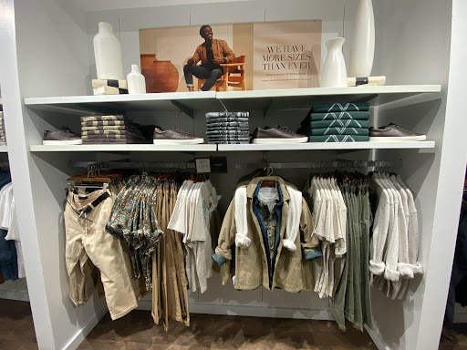 Clothing Store «Banana Republic», reviews and photos, 454 Evergreen Ct, Central Valley, NY 10917, USA