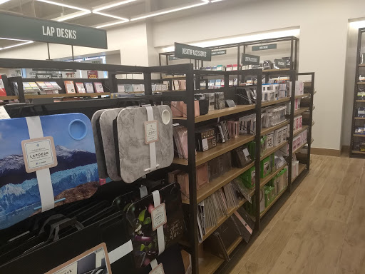 Shopping Mall «Village Of Rochester Hills», reviews and photos, 104 Adams Rd, Rochester, MI 48309, USA