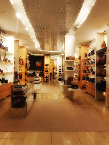 Reviews of Longchamp in London - Shoe store