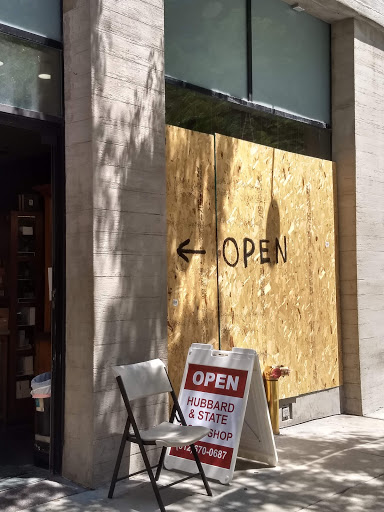 Cigar Shop «HUBBARD & STATE CIGAR SHOP», reviews and photos, 6 W Hubbard St, Chicago, IL 60610, USA