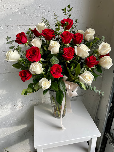 Florist «Grand Avenue Florist», reviews and photos, 1416 SE 8th Ave, Portland, OR 97214, USA