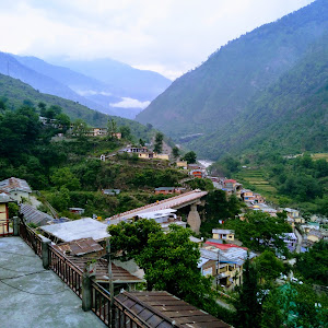 Angrezi Daaru Ki Dukaan photo