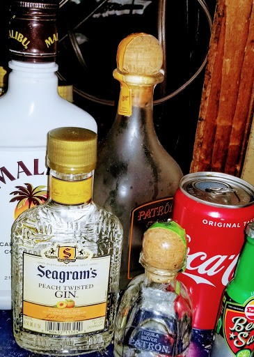 Liquor Store «Liquor Warehouse», reviews and photos, 2125 E Division St, Arlington, TX 76011, USA