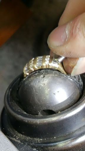 Jeweler «Fast-Fix Jewelry & Watch Repairs Mall St. Matthews», reviews and photos, 5000 Shelbyville Rd, Louisville, KY 40207, USA