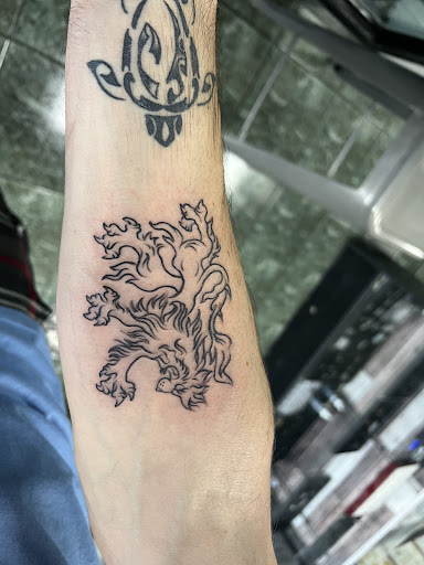 Tattoo Shop «The Electrik Krayon Tattoo Studio», reviews and photos, 4238 Hollywood Blvd, Hollywood, FL 33021, USA