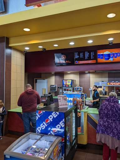 Movie Theater «Regal Cinemas The Landing 14 & RPX», reviews and photos, 900 N 10th Pl, Renton, WA 98057, USA