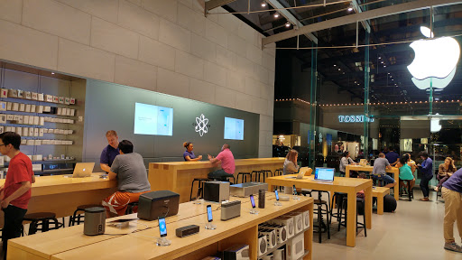 Computer Store «Apple Highland Village», reviews and photos, 4012 Westheimer Rd, Houston, TX 77027, USA