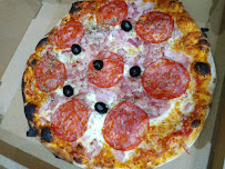 Pepperoni du Pizzas à emporter PIZZA LOLA à Saint-Paul-et-Valmalle - n°2