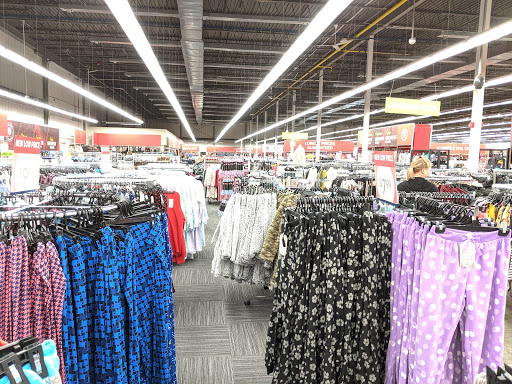 Outlet Store «VF Outlet», reviews and photos, 375 Faunce Corner Rd, North Dartmouth, MA 02747, USA