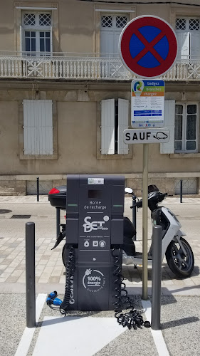 Borne de recharge de véhicules électriques AUCHAN Charging Station Castres